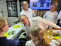 Leonie Longerich (kommende Kindertollität Gleuel) erzielt beim Osterschießen der Schützen in Fischenich mehr Punkte als Ihr Prinzenführer Johannes